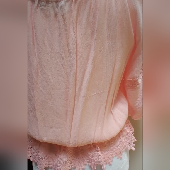 Perspective Super cute top! Light blush pink color with ruffles & crochet lace - Picture 8 of 8